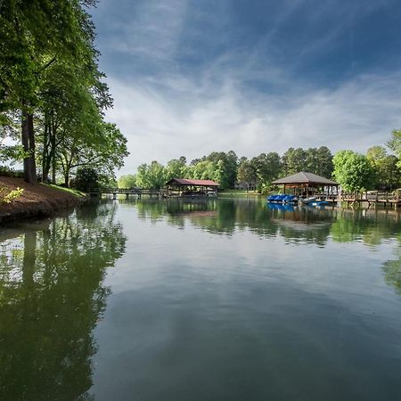 Lakeside Landing By Avantstay Private Dock มัวร์สวิลล์ ภายนอก รูปภาพ